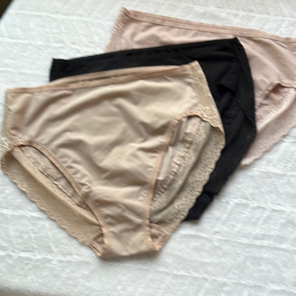 (3) Natori Bliss Perfection Lace French Cut Panty - Picture 6 of 16